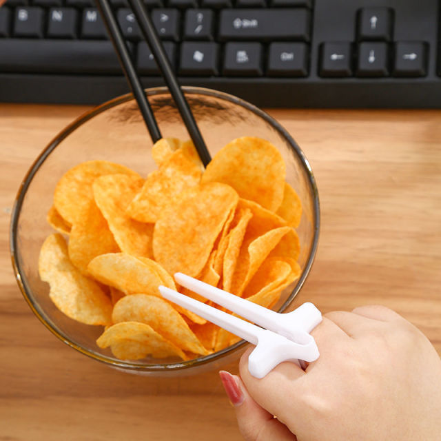 Free-hands snack chopsticks